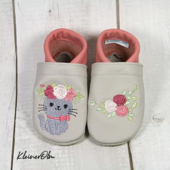 Krabbelpuschen - Lederpuschen mit niedlicher Katze mit Blumen - individualisierbar
