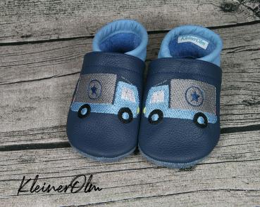 Preview: Krabbelpuschen - Lederpuschen mit großem LKW mit Stern - individualisierbar