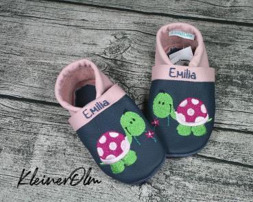 Krabbelpuschen - Lederpuschen mit süßer Schildkröte mit Blume - individualisierbar