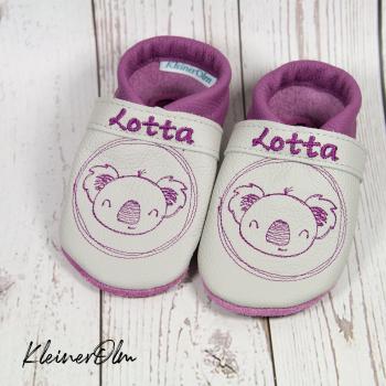 Preview: Krabbelpuschen - Lederpuschen mit gezeichnetem Koala im Kreis - individualisierbar