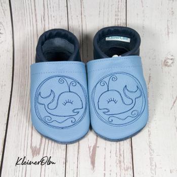 Krabbelpuschen - Lederpuschen mit gezeichnetem Wal - individualisierbar