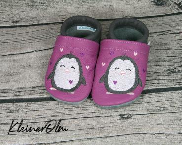 Preview: Krabbelpuschen - Lederpuschen mit Pinguin und Herzchen