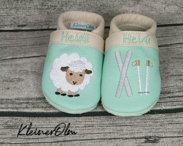 Krabbelpuschen - Lederpuschen mit Schaf und Ski - individualisierbar