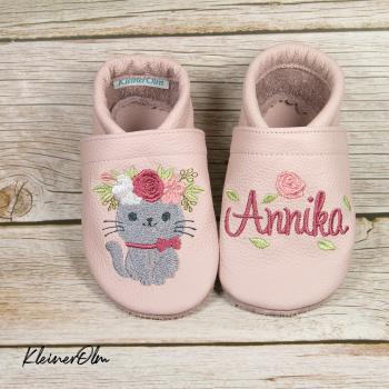 Krabbelpuschen - Lederpuschen mit niedlicher Katze mit Blumen - individualisierbar