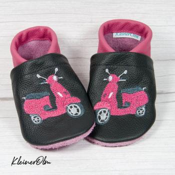 Krabbelpuschen - Lederpuschen mit Motorroller - individualisierbar