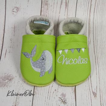 Preview: Krabbelpuschen - Lederpuschen mit tollem Wal - individualisierbar