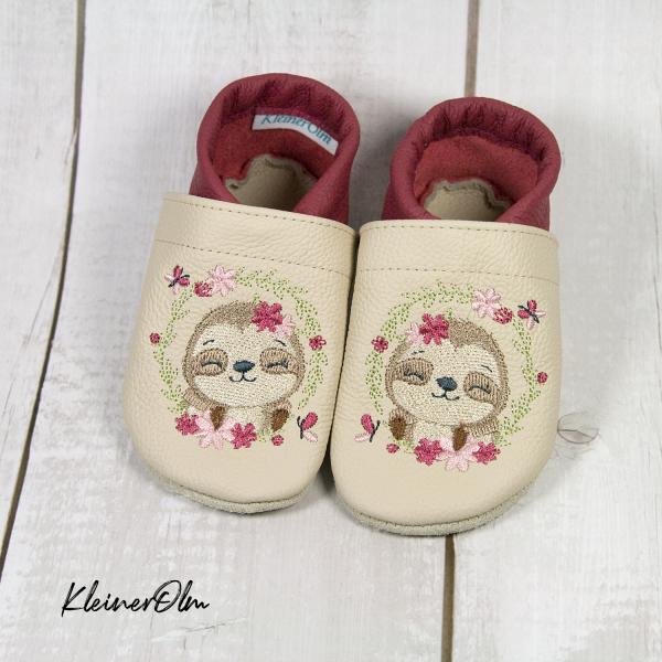 Krabbelpuschen - Lederpuschen mit Faultier im Blumenkranz - individualisierbar