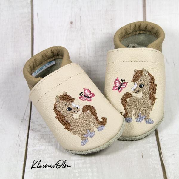 Krabbelpuschen - Lederpuschen mit Pferd und Schmetterling - individualisierbar