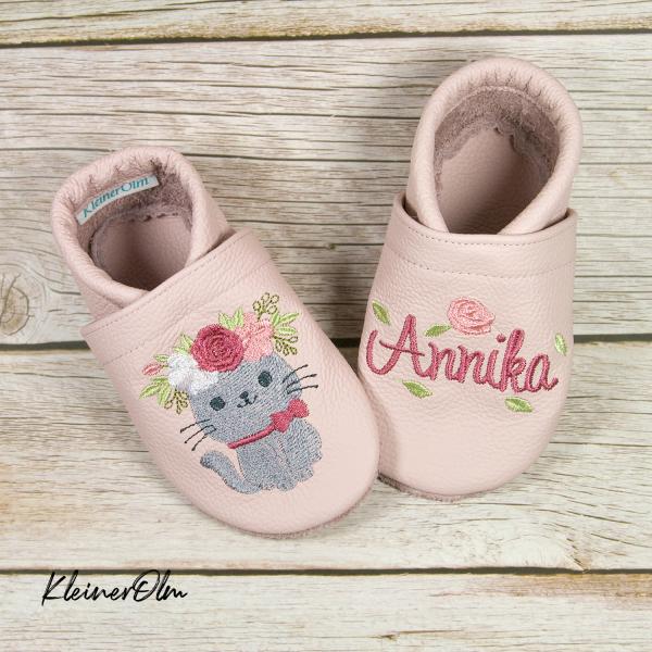 Krabbelpuschen - Lederpuschen mit niedlicher Katze mit Blumen - individualisierbar