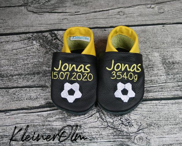 Krabbelpuschen - Lederpuschen mit Fußball und Namen - individualisierbar