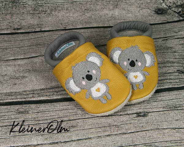 Krabbelpuschen - Lederpuschen mit Koala mit kleinem Herzchen - individualisierbar